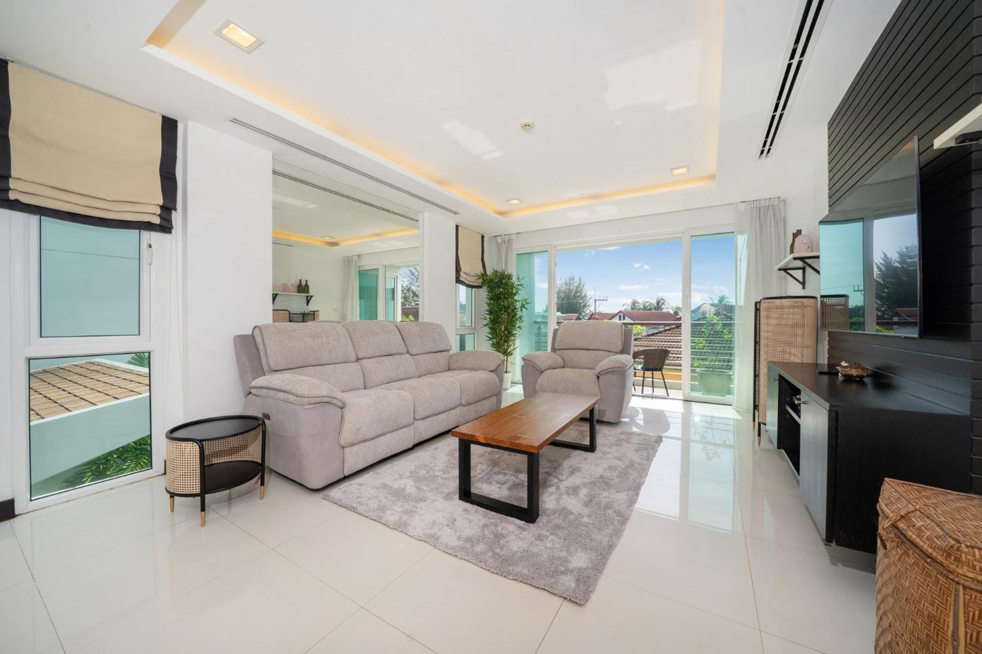 At Palms, 100 Meters To