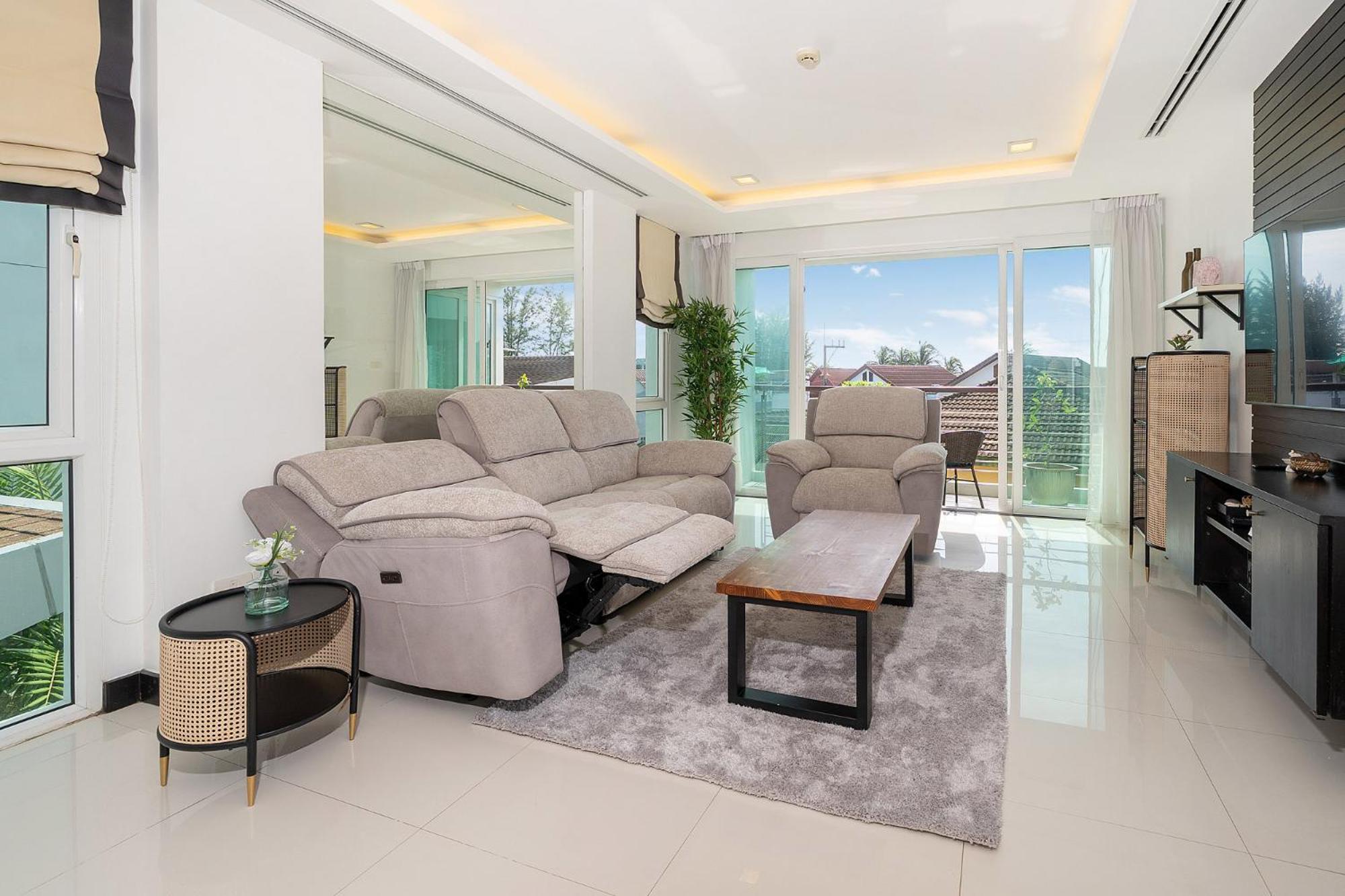 At Palms, 100 Meters To